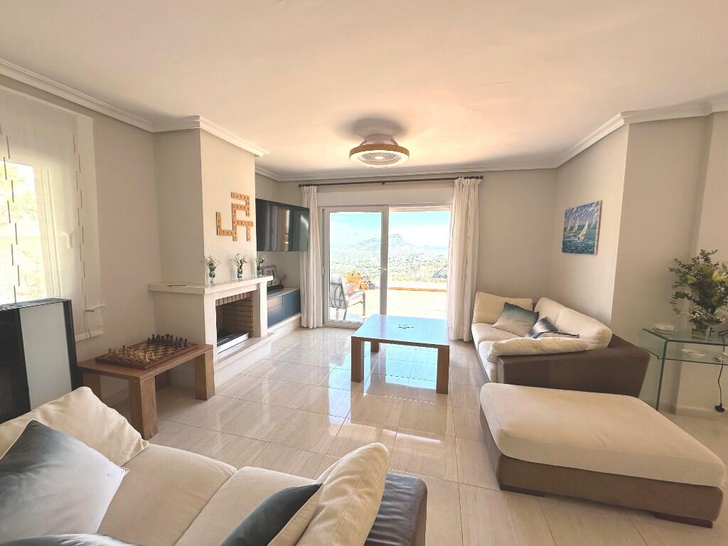 8496_3_bedroom_villa_with_stunning_views_081024163932_276653_06072024_img_01_0000