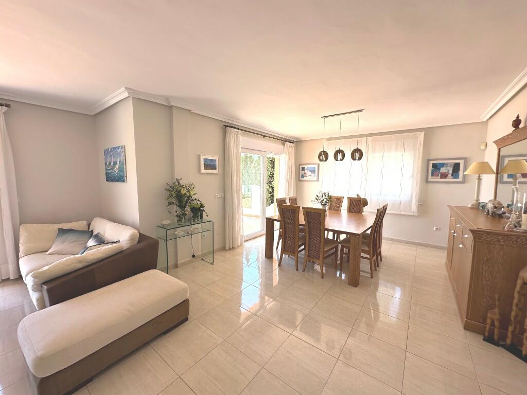 8496_3_bedroom_villa_with_stunning_views_081024163932_276653_06072024_img_02_0000